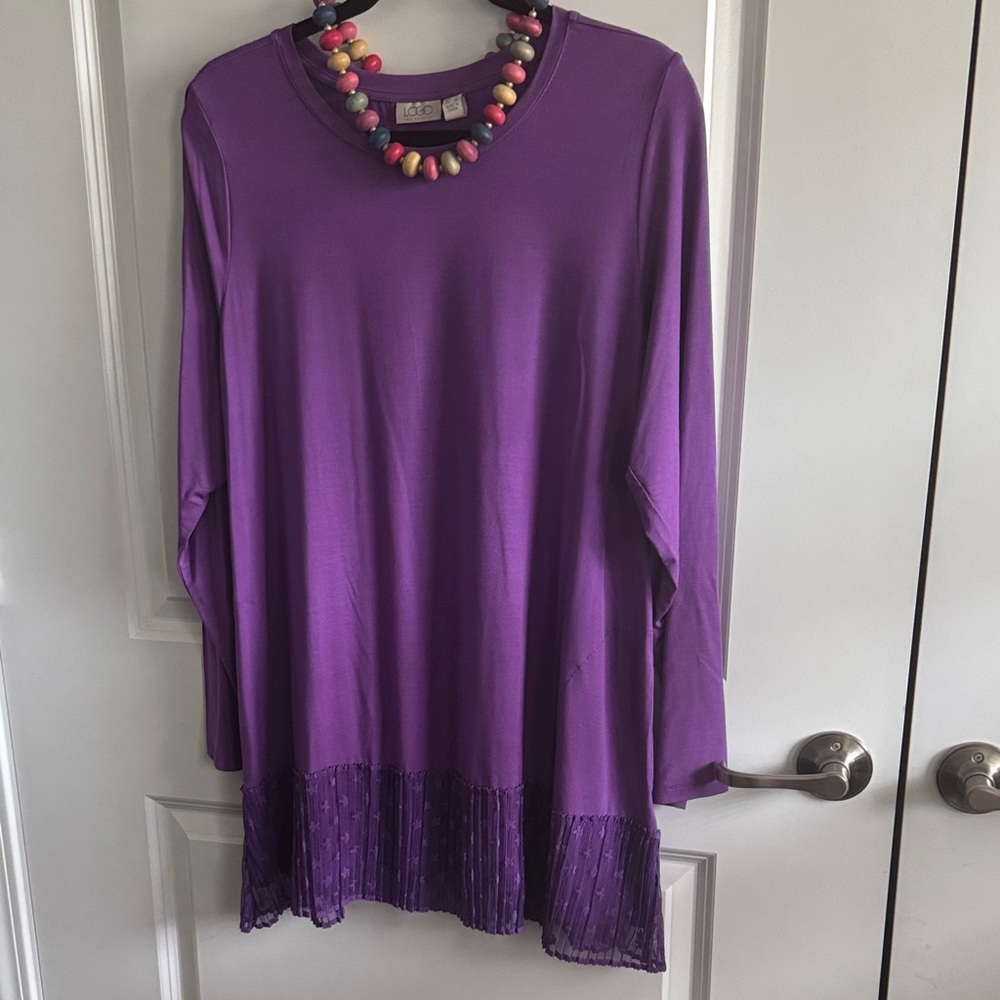 LOGO by Lori Goldstein Violet Long Sleeve Tunic with 6”Pleated star Hem. NWOT.